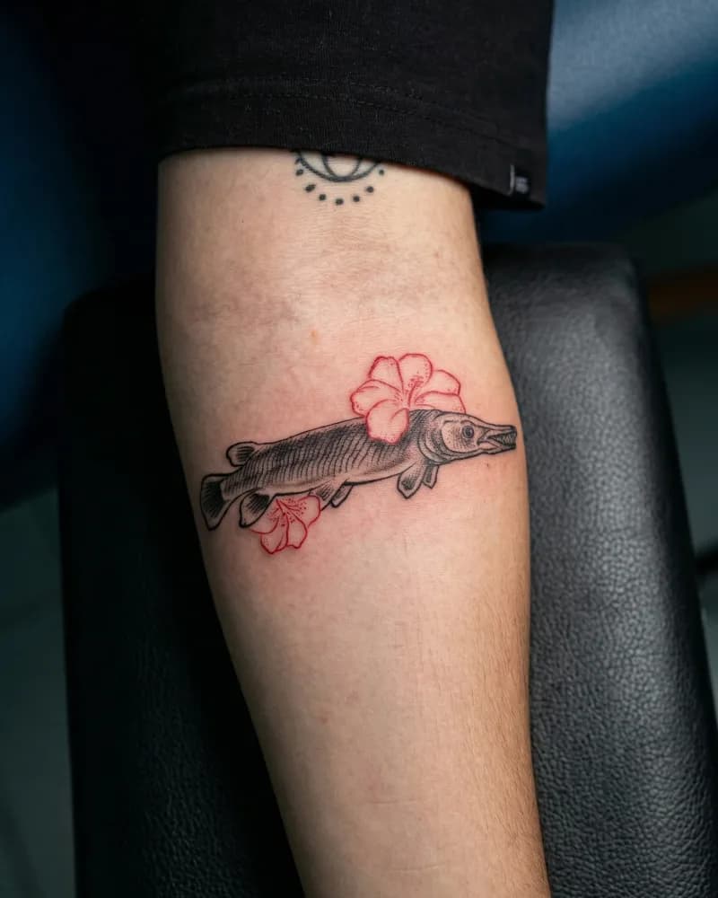 Tatuaje barracuda con flores